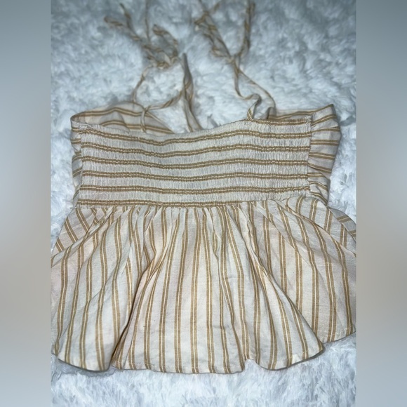 Victoria & Sofia front knot crop top - Picture 2 of 4